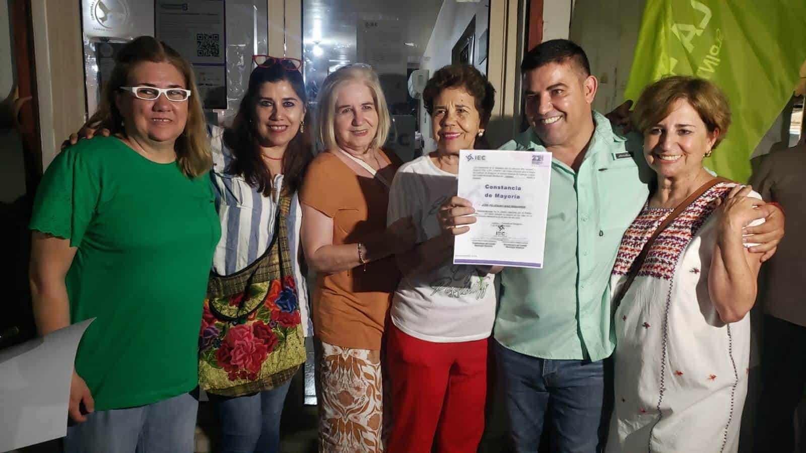 Recibe Feliciano Chano Díaz Constancia de Mayoría