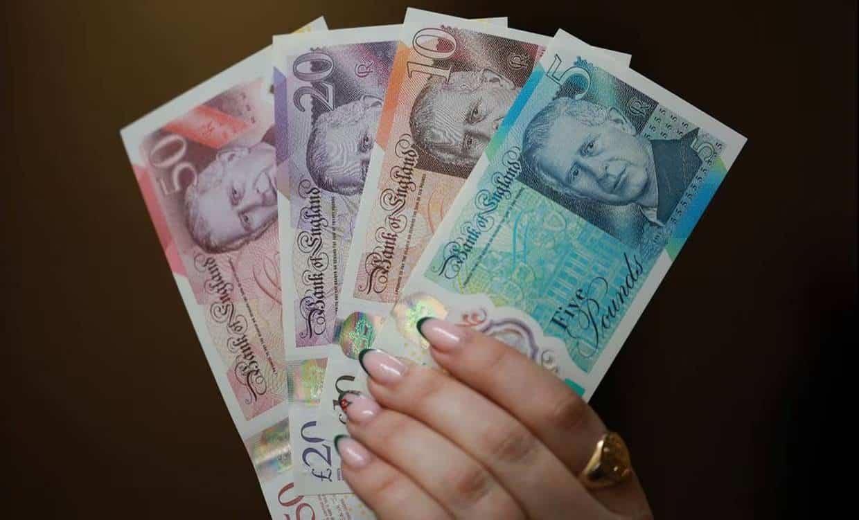 El Banco de Inglaterra lanza los billetes con el retrato del rey Carlos III