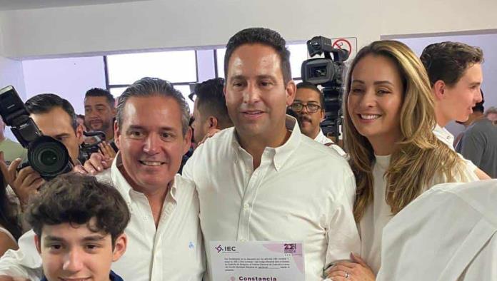 Recibe constancia Javier Díaz como alcalde de Saltillo