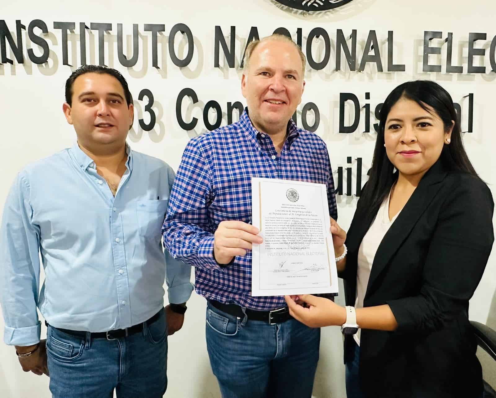 Recibe Theo constancia de mayoría de diputado electo por el 03 Distrito