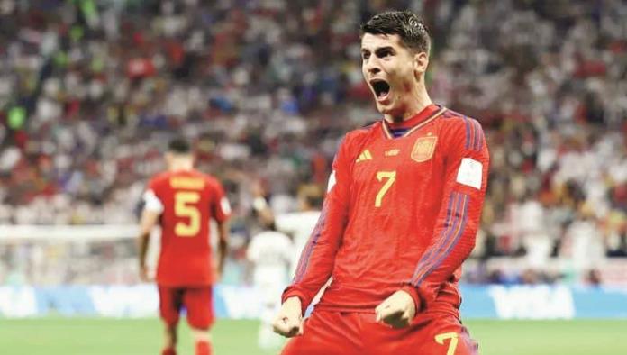 España remonta gol de vestidor y golea a Irlanda del Norte