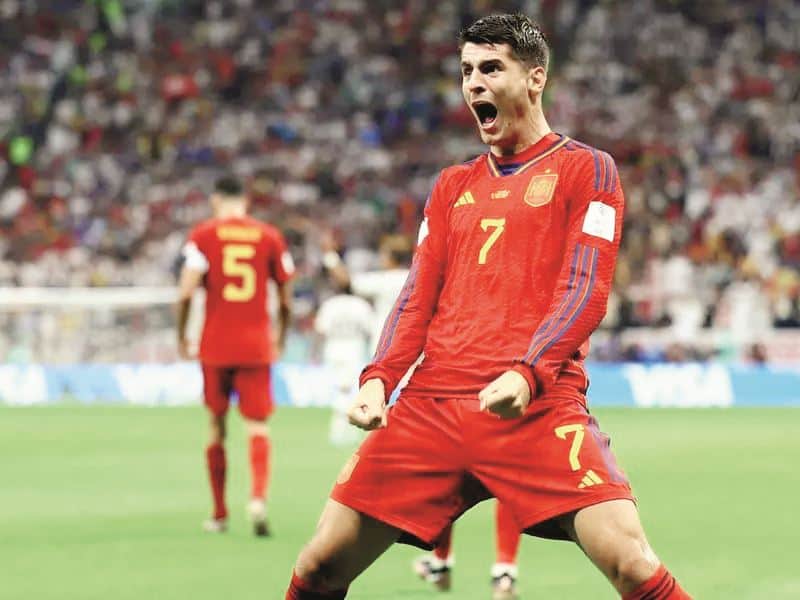 Álvaro Morata celebra gol con España.