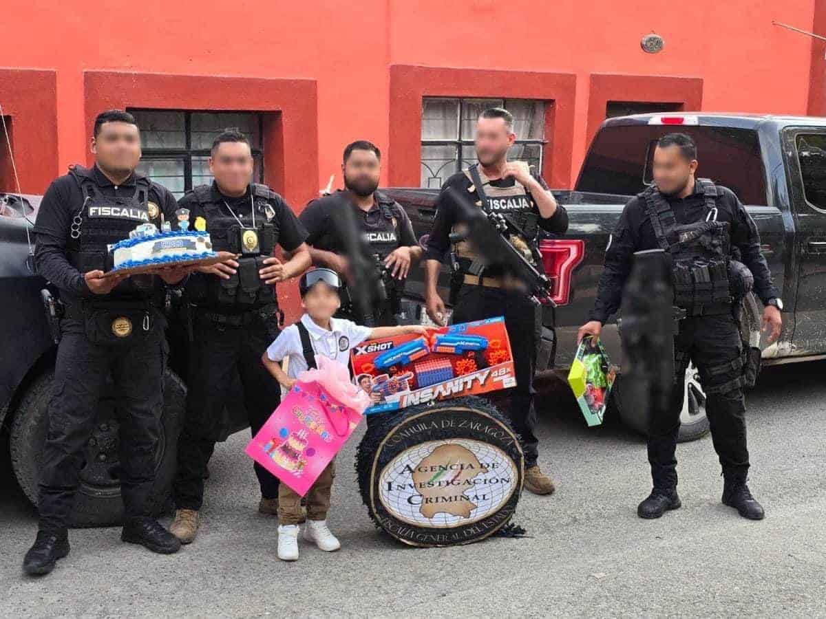 La Policía de la Región Carbonífera sorprende a la pequeña María en su Cumpleaños