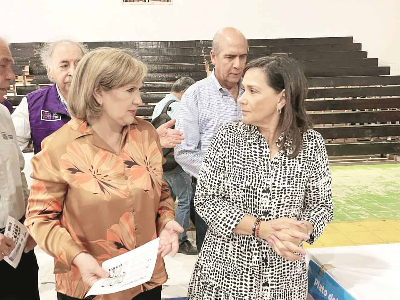 Recorre feria de la salud en Monclova, la Presidenta del DIF estatal Liliana Salinas.