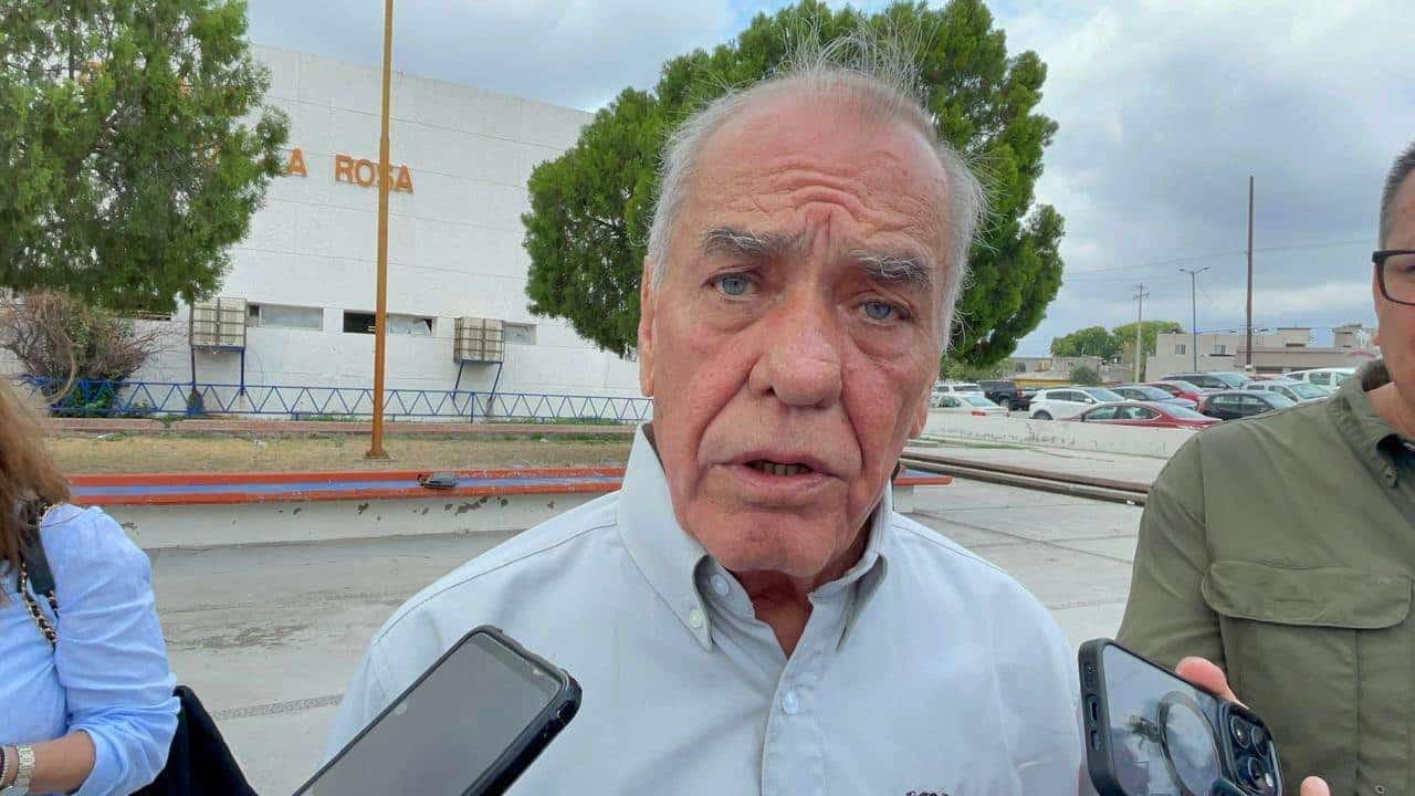 Secretario de Salud; Eliud Aguirre Vázquez.