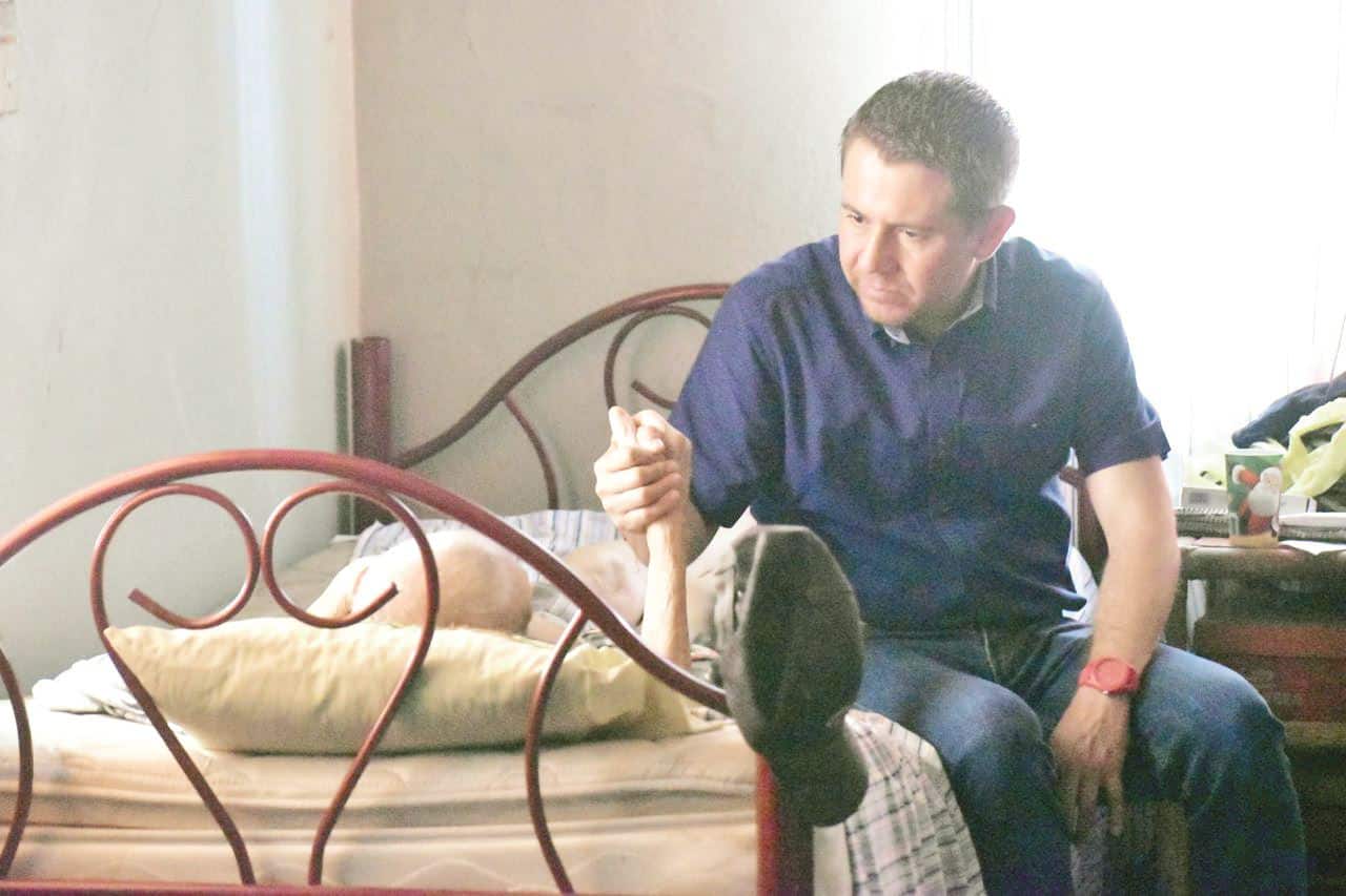Visita Hugo a familias de San Buena