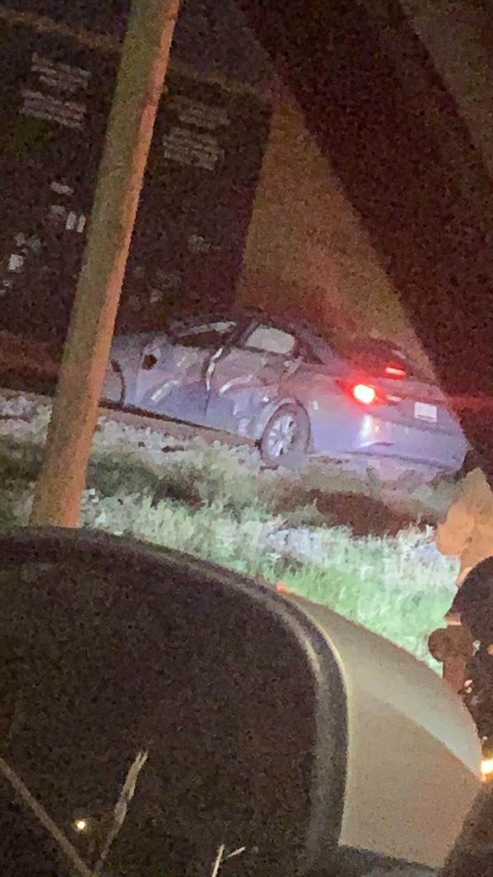 ¡Se salvó de milagro! Embiste tren a conductora