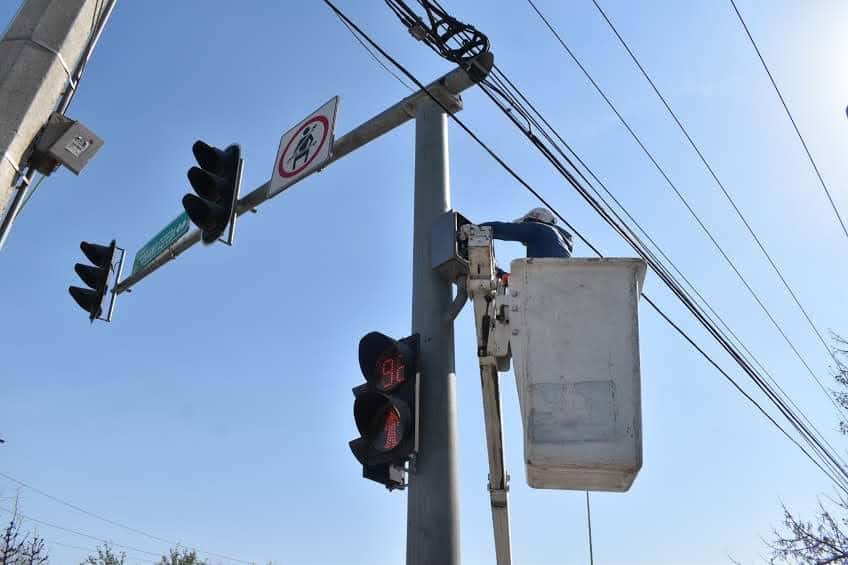 Por falla de CFE se dañan semáforos.