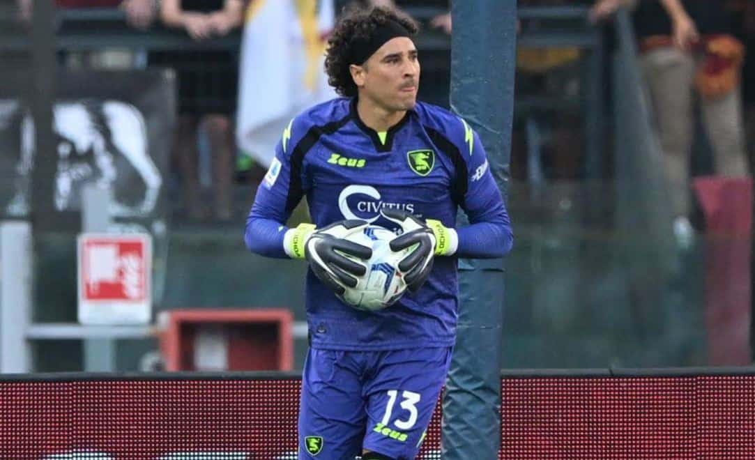 Guillermo Ochoa seguiría su trayectoria en uno de los equipos más exitosos de Brasil .