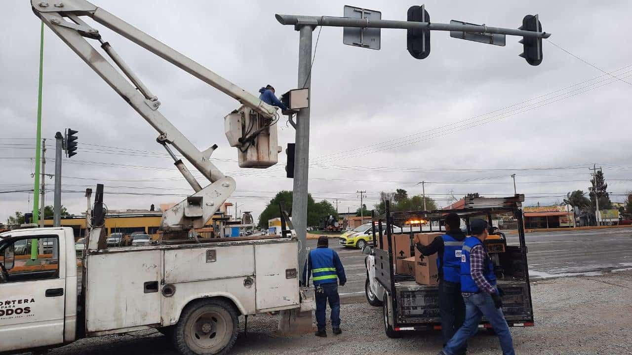 Piden ayuda del estado por fallas en el semáforo.
