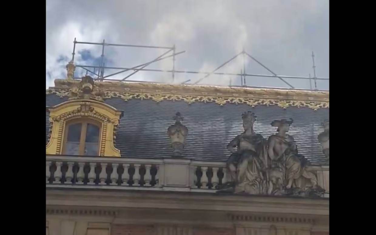 Se incendia el Palacio de Versalles en Francia