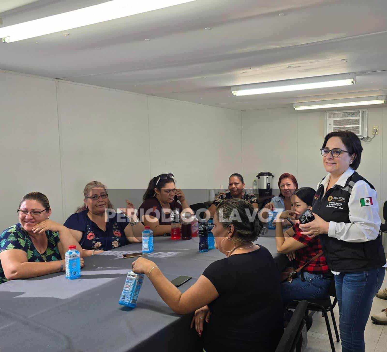 Se reúne Laura Velázquez con familias de mineros El Pinabete
