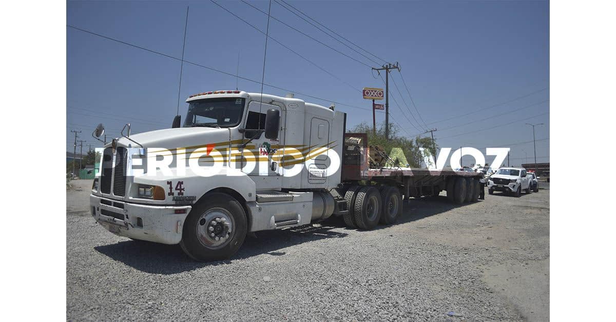 Estrella camioneta contra armatoste