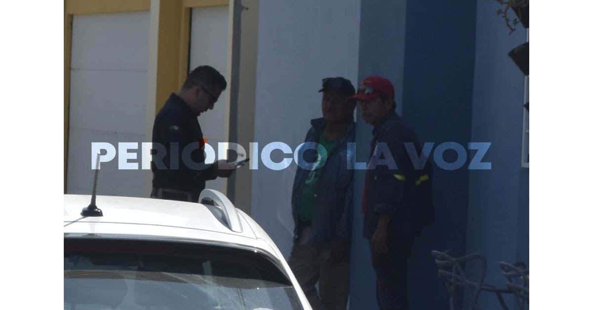 Cae albañil de viga y se mata