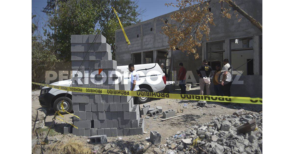 Cae albañil de viga y se mata