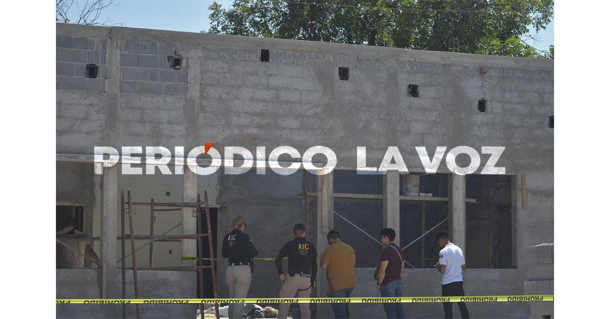 Cae albañil de viga y se mata