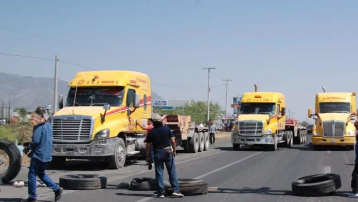 Bloquean obreros la 57