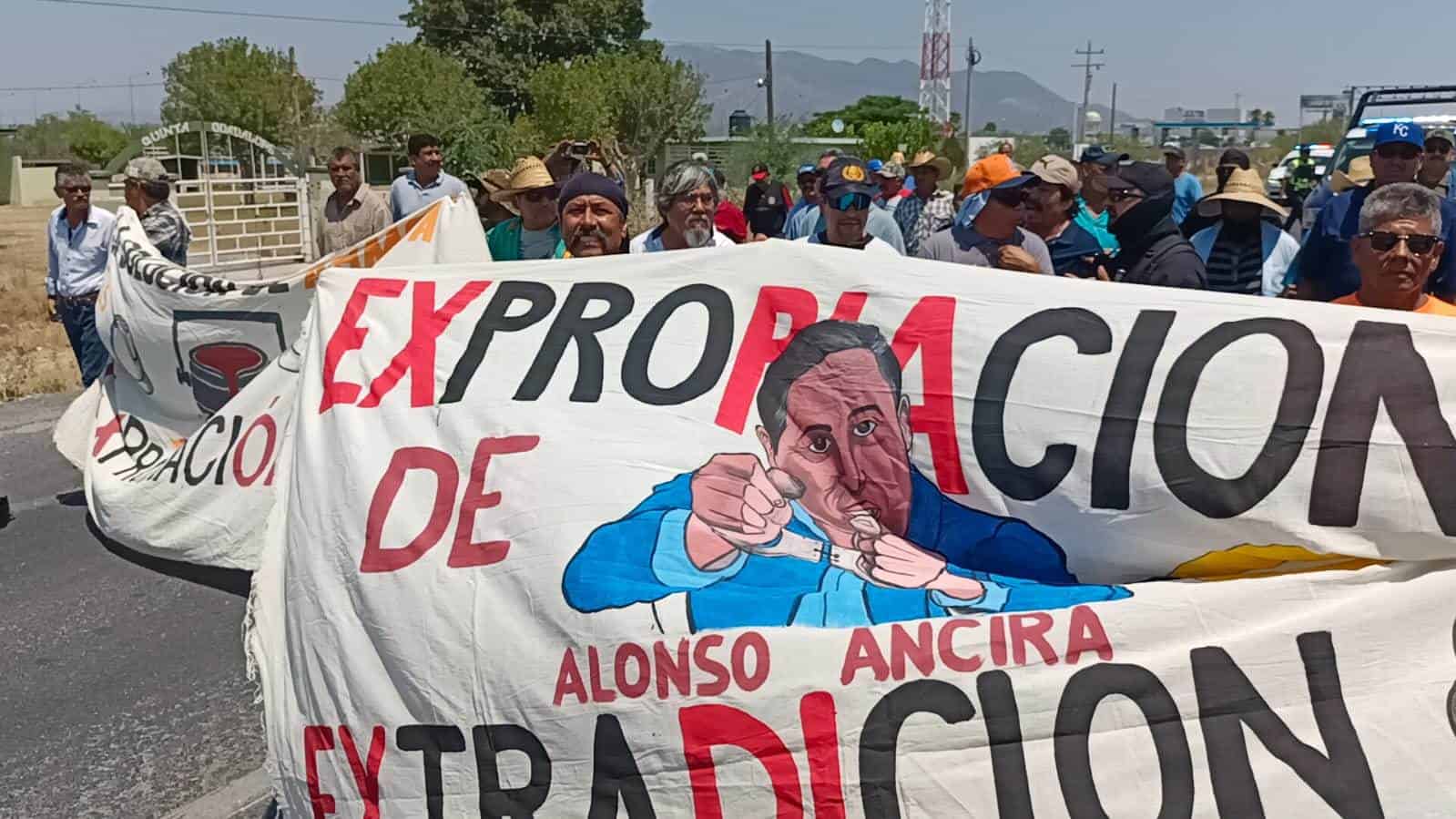 Bloquean obreros la 57