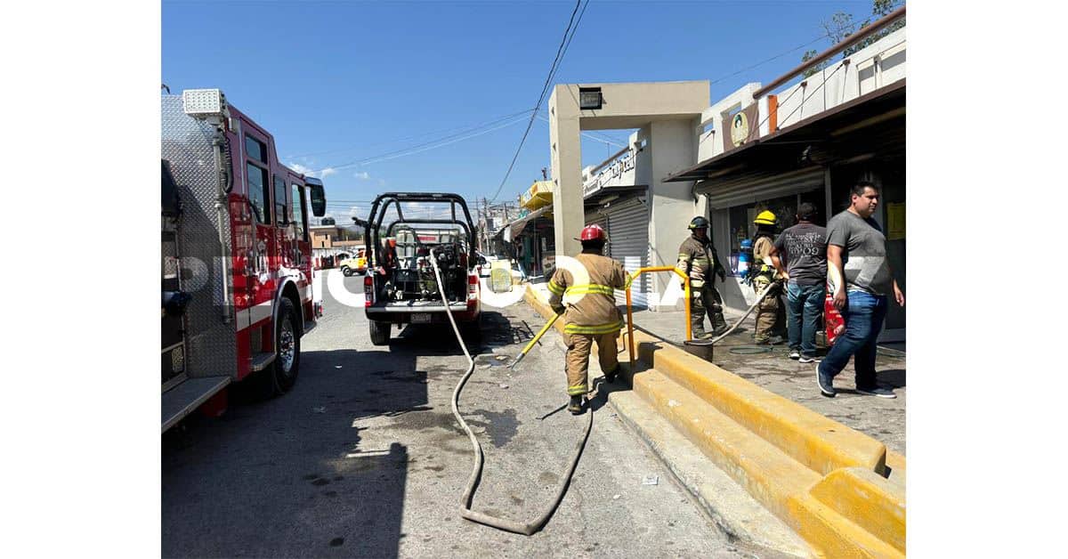 Corto en freidora causa incendio en snack