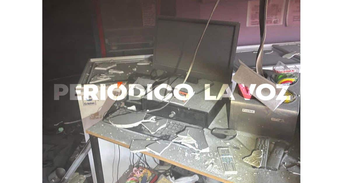 Corto en freidora causa incendio en snack