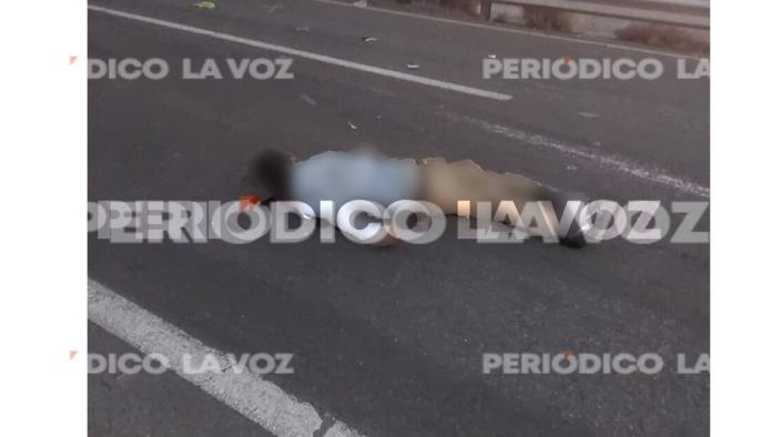 Embiste y mata a motociclista