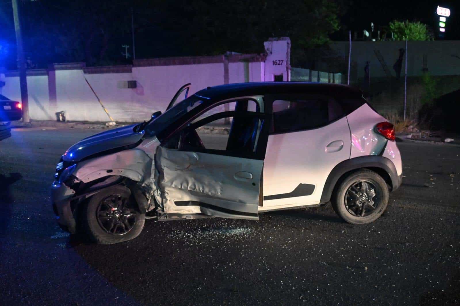 Causa accidente; lesiona a conductor