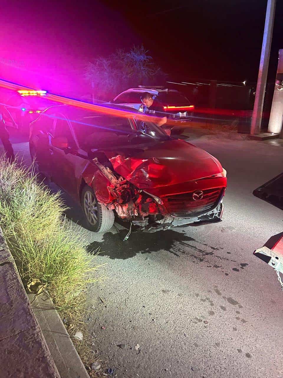 Causa accidente; lesiona a conductor