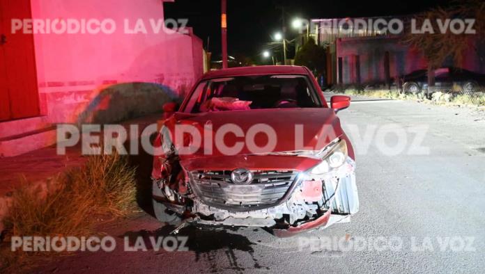 Causa accidente; lesiona a conductor