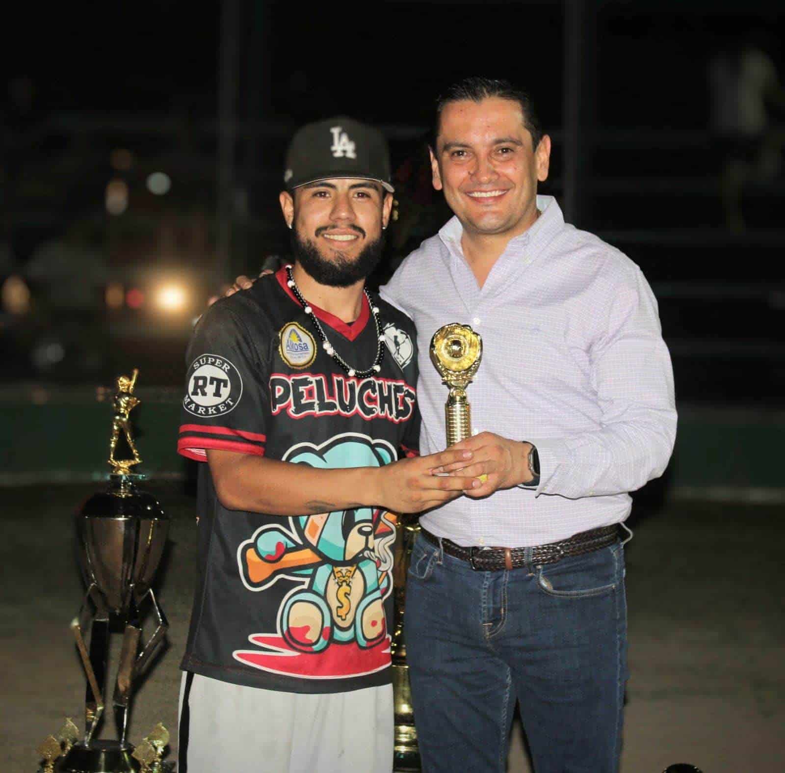 Final de la Liga Municipal de Softbol Varonil celebra a campeones