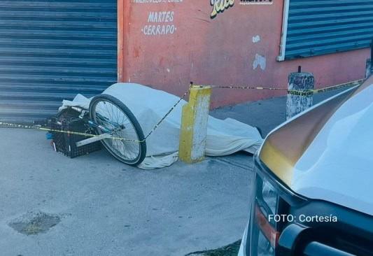 Muere ciclista en la vía pública por posible golpe de calor