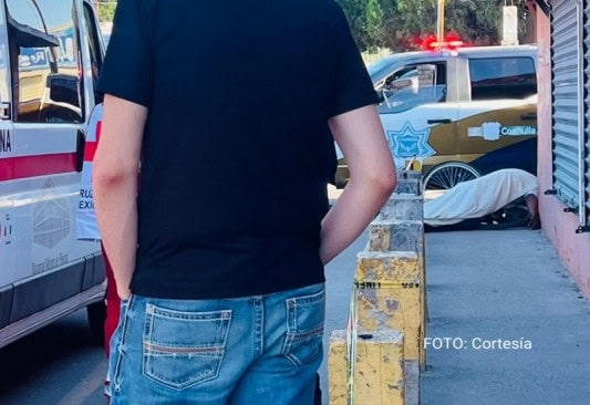 Muere ciclista en la vía pública por posible golpe de calor