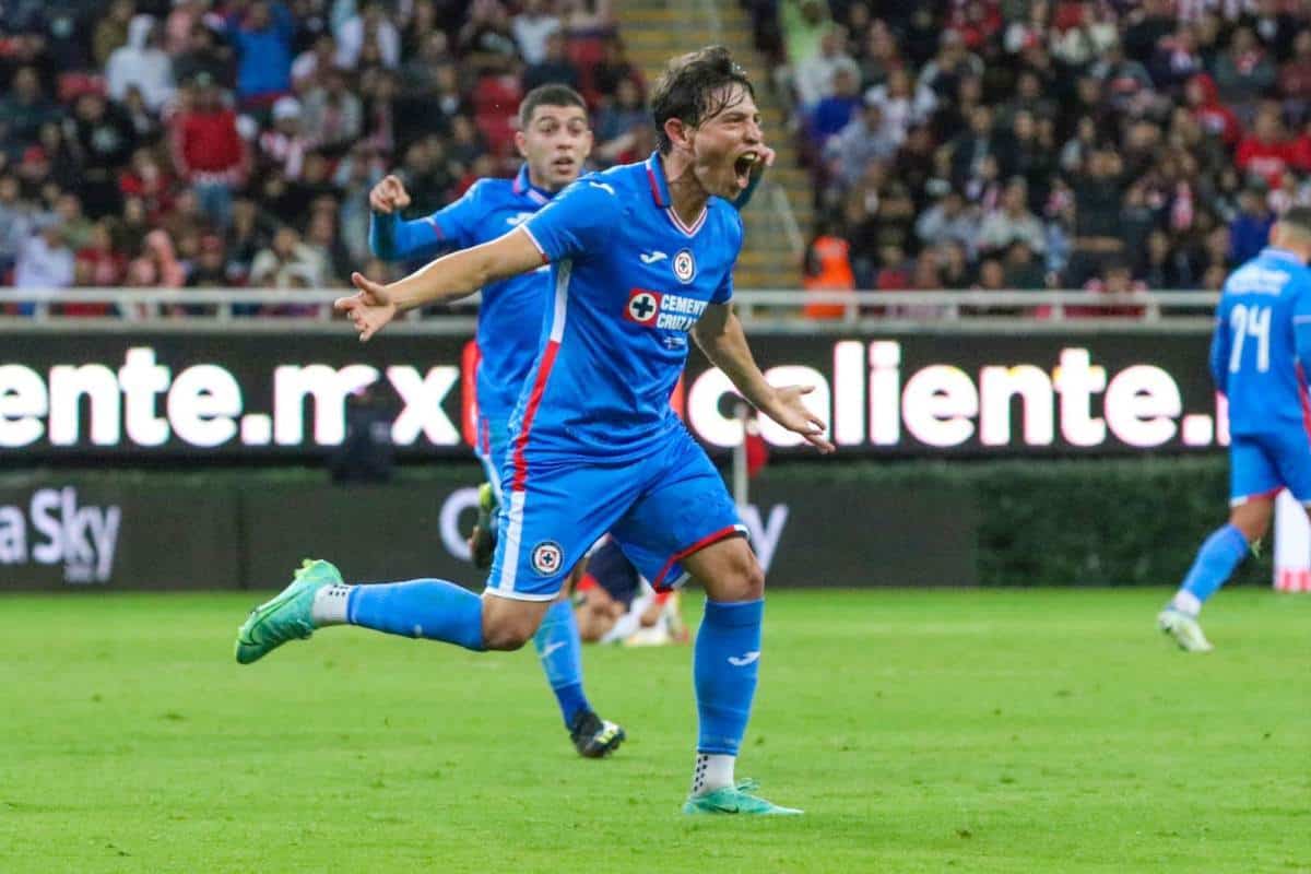 Cruz Azul amplió su vínculo con Alexis Gutiérrez por cuatro años.