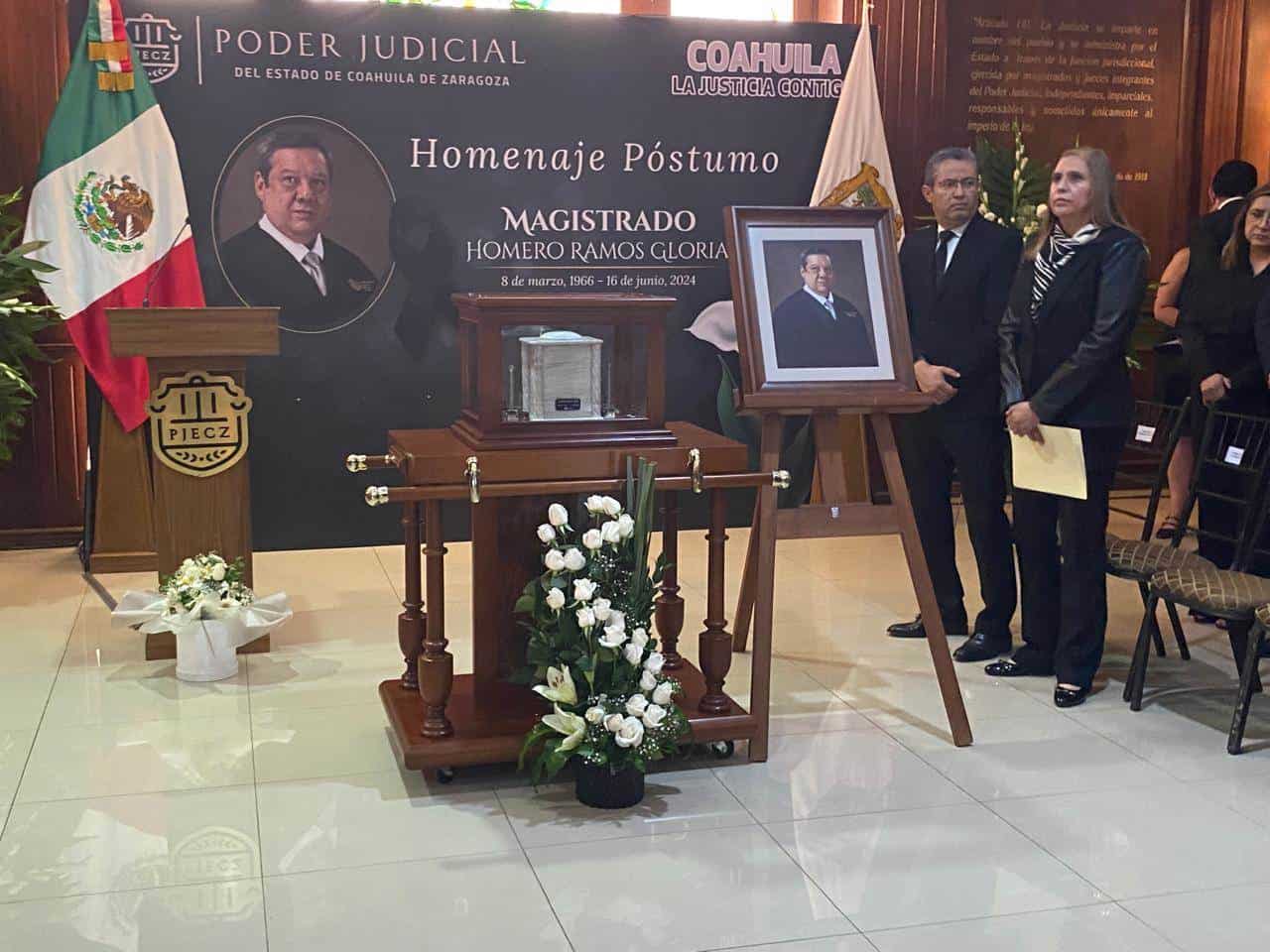 Este martes, la sede del Poder Judicial de Coahuila fue escenario de un sentido homenaje póstumo al Magistrado Homero Ramos Gloria.
