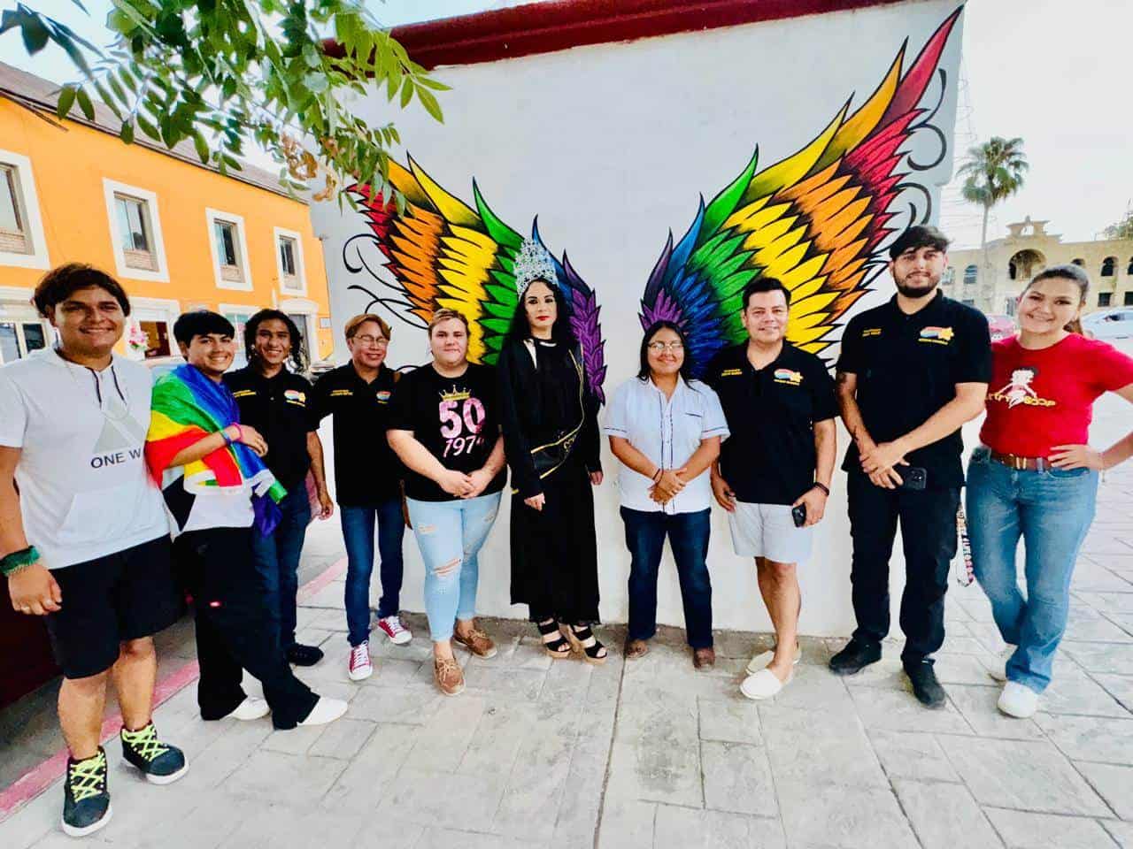 Reinauguran mural de "Alas" en honor al Orgullo LGBTQ+