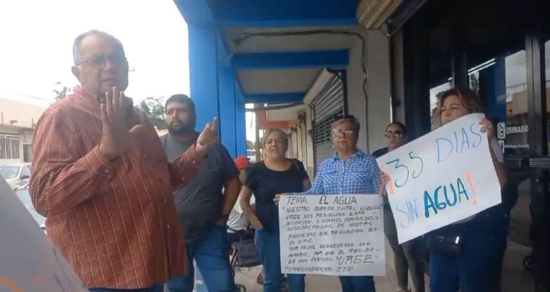 Se manifiestan en SIMAS claman agua en Sabinas