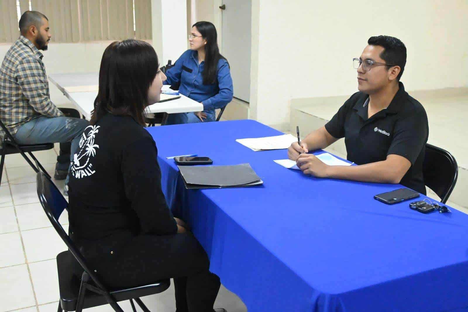 Aprovechan navenses jornada de empleo en Nava