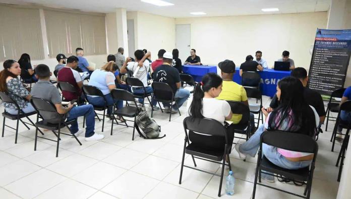Aprovechan navenses jornada de empleo en Nava