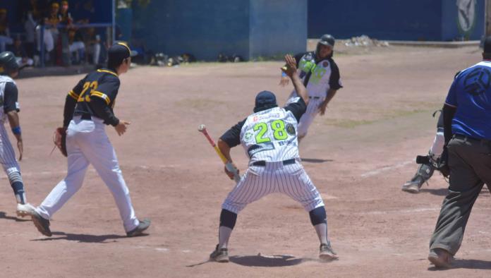 Vuelan Mena y Salazar del nido