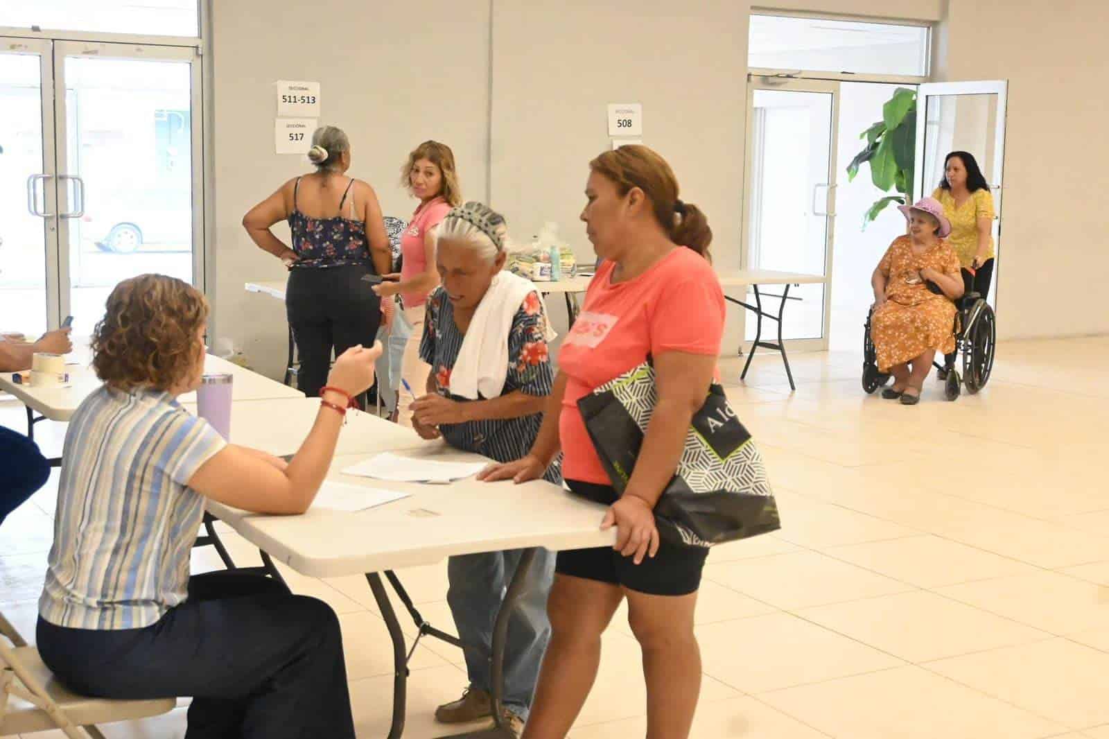 Entregan Despensas a más de 200 Adultos Mayores en Nava