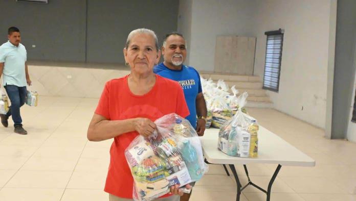 Entregan Despensas a más de 200 Adultos Mayores en Nava