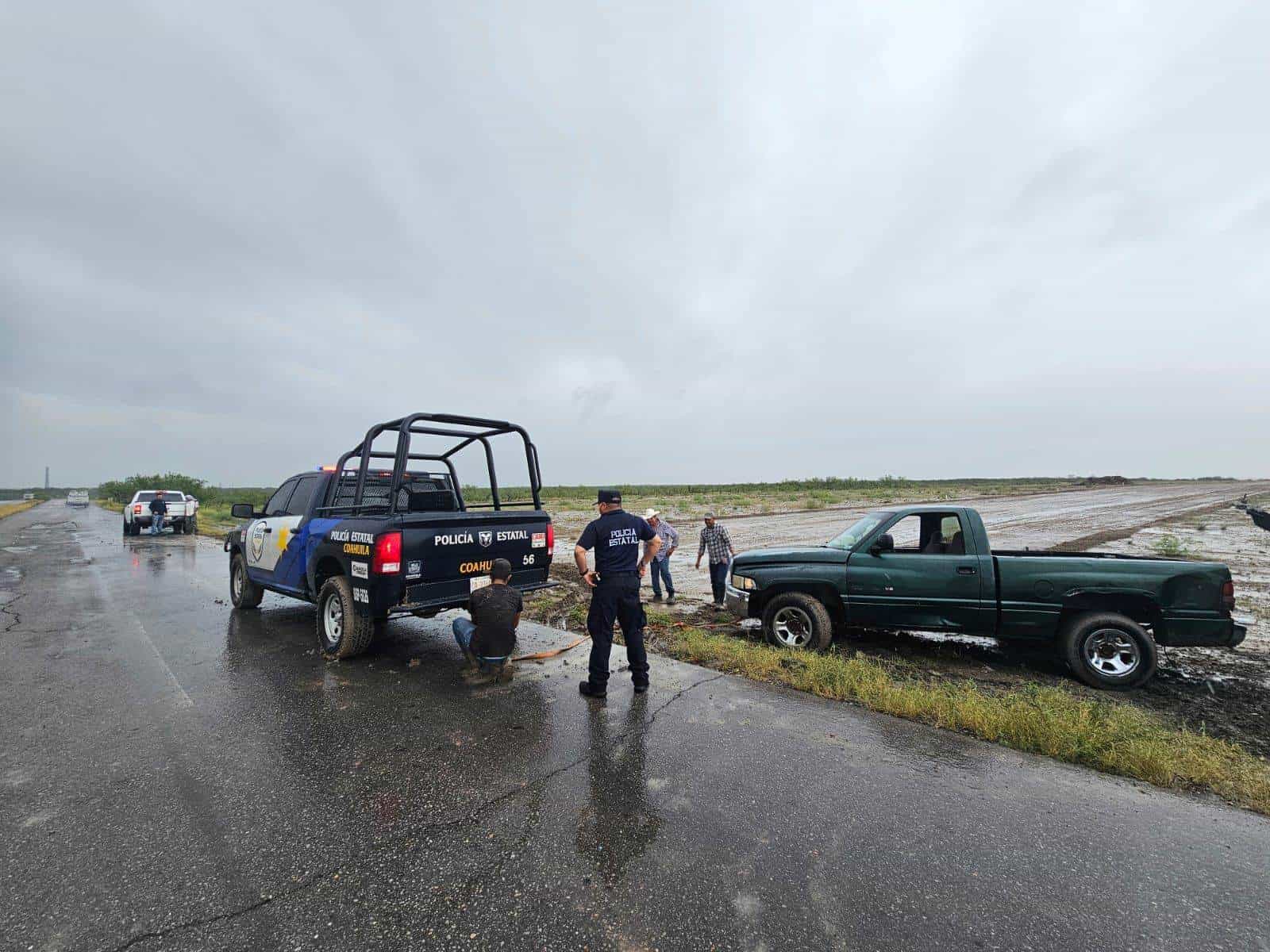 Se une policía estatal en apoyo a población ante lluvias
