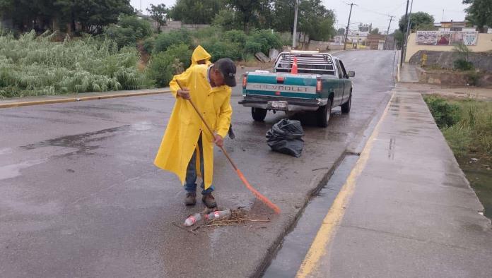 Se desvía tormenta y deja poca lluvia 