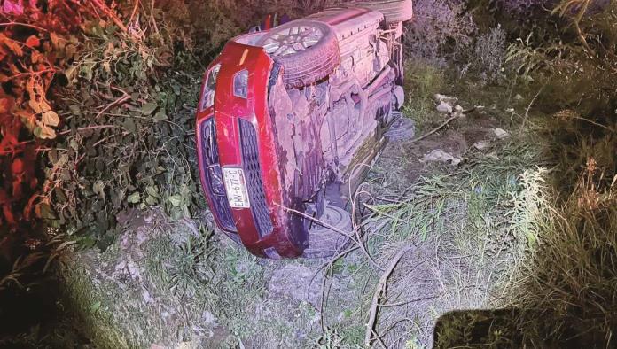 Vuelca mustang en ‘las Torres’