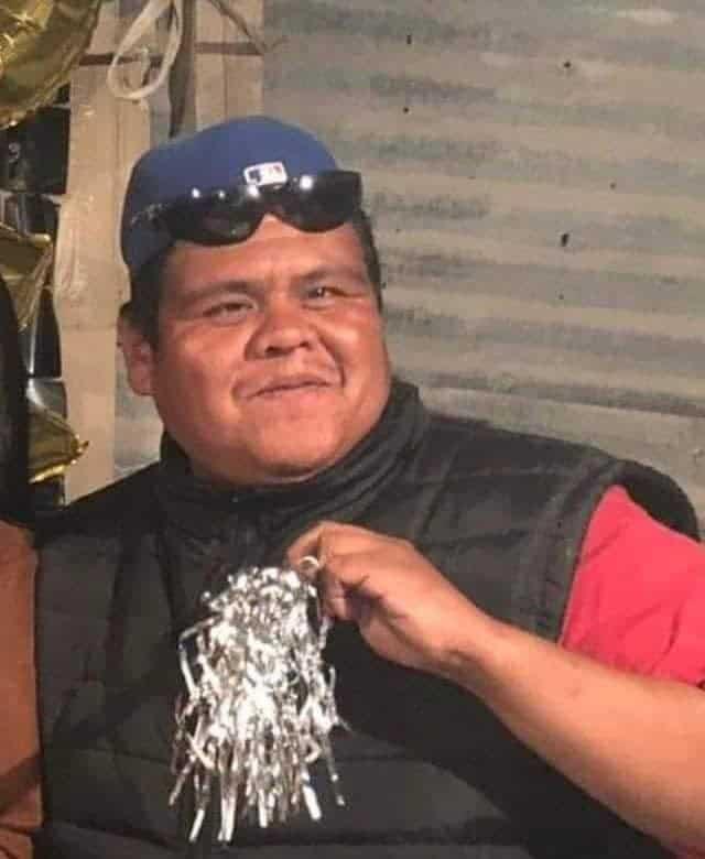 Se solidarizan con joven bolero; le robaron sus herramientas de trabajo