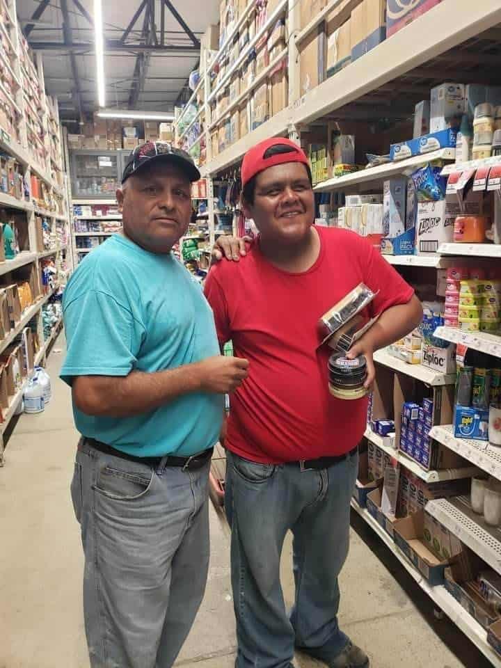 Se solidarizan con joven bolero; le robaron sus herramientas de trabajo