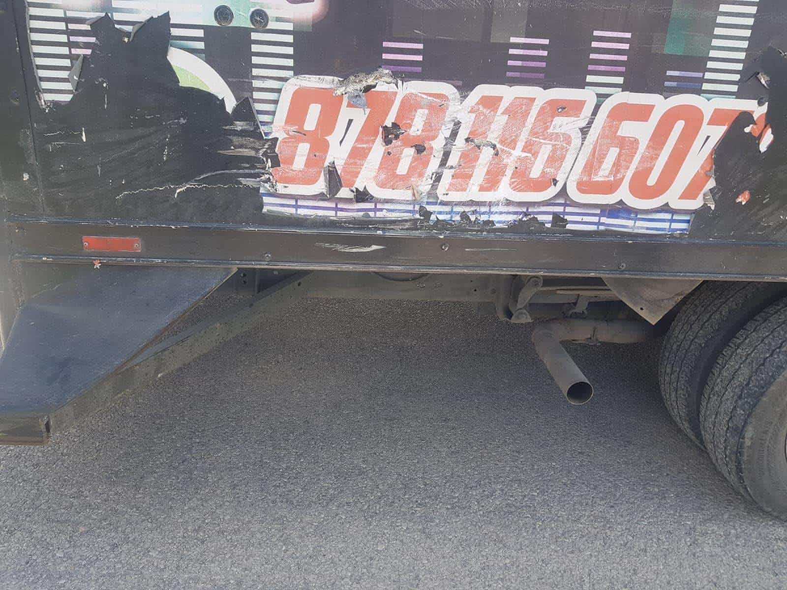 Destroza camioneta al pasarse ALTO en Morelos