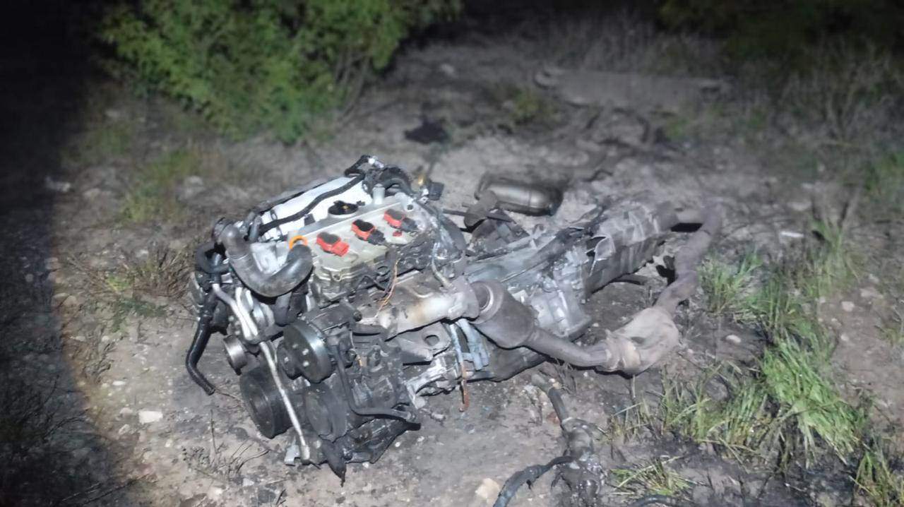 Arde vehículo tras choque en el ejido Santa María