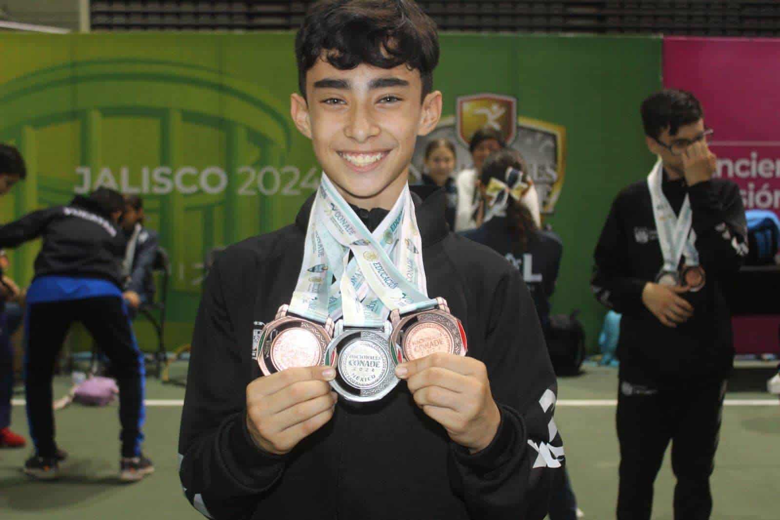 Alza Sebastián 3 medallas Alza Sebastián 3 medallas