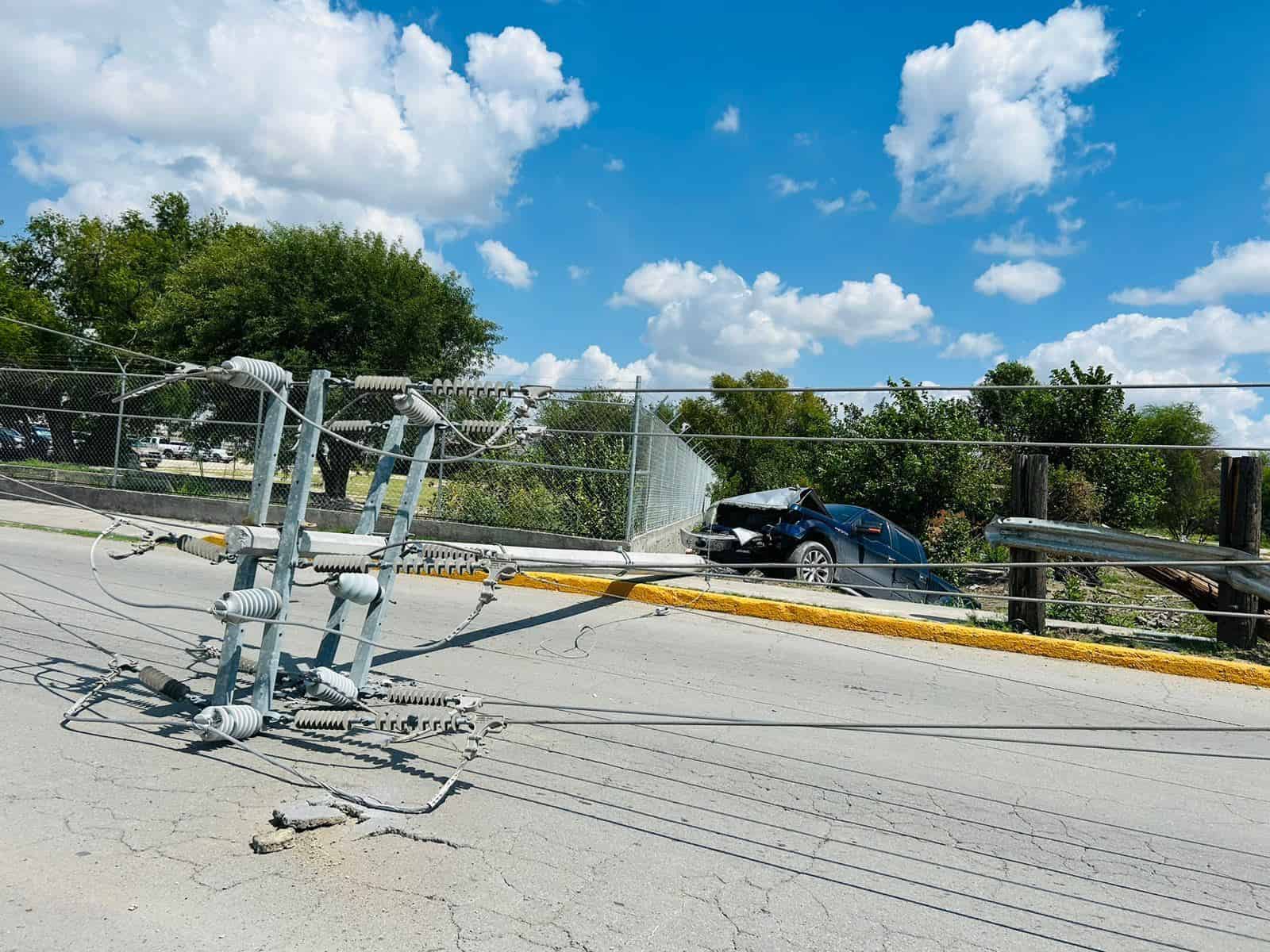 CHOCA CON POSTE  y deja sin energía eléctrica a maquiladora