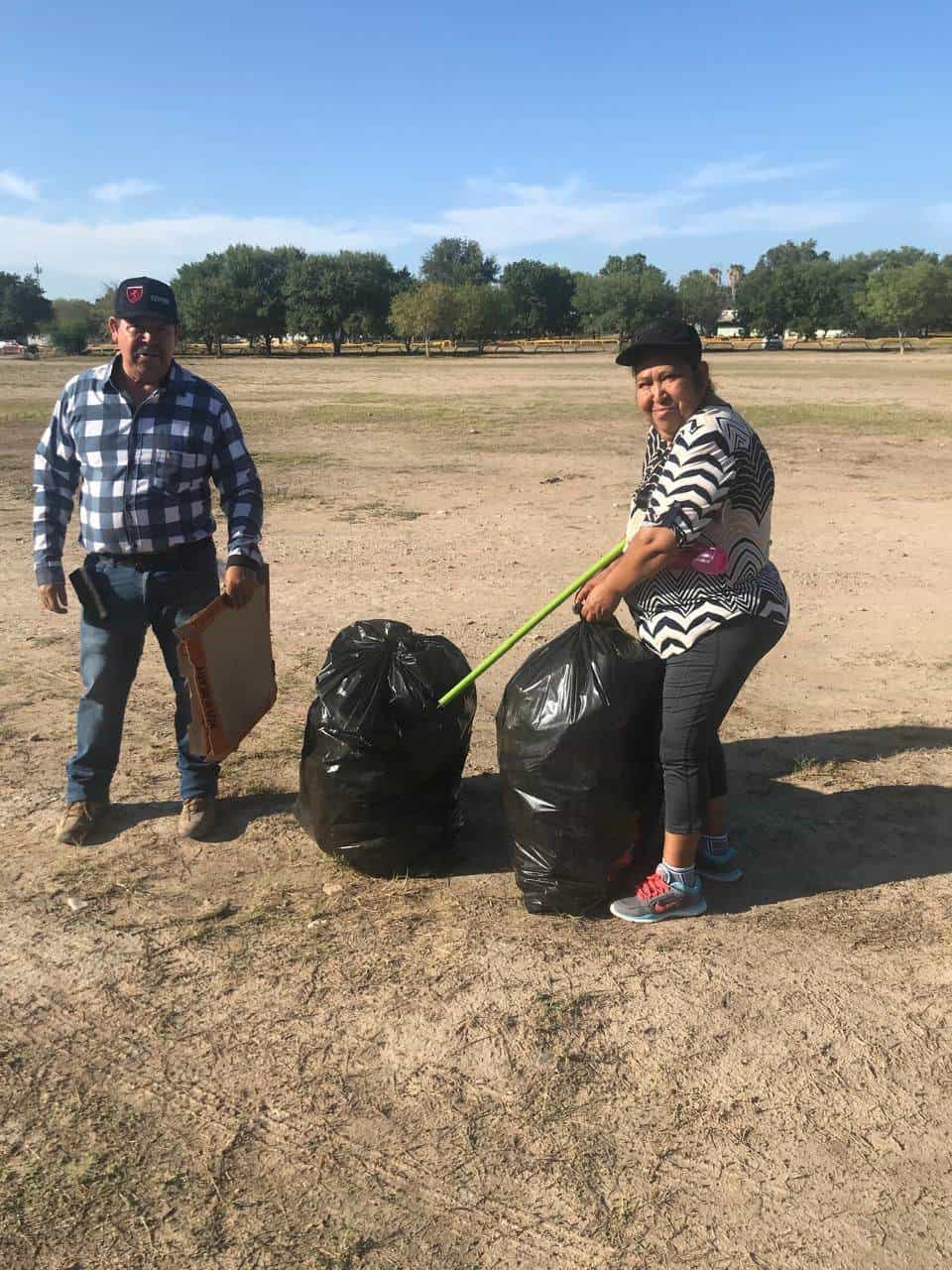 Brigada realiza limpieza en el parque Braulio Fernández Aguirre en Ciudad Acuña